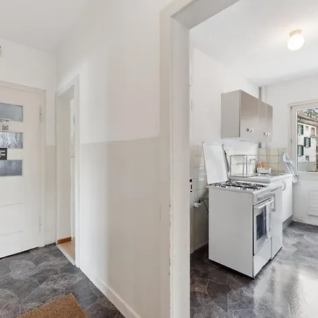아파트 Basic With Full Kitchen *